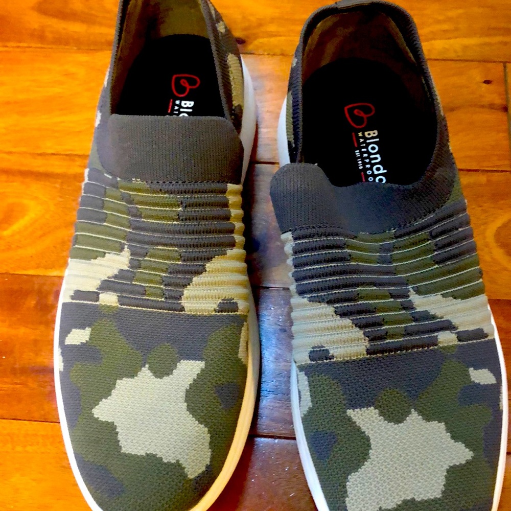 Blondo camo loafer size 9